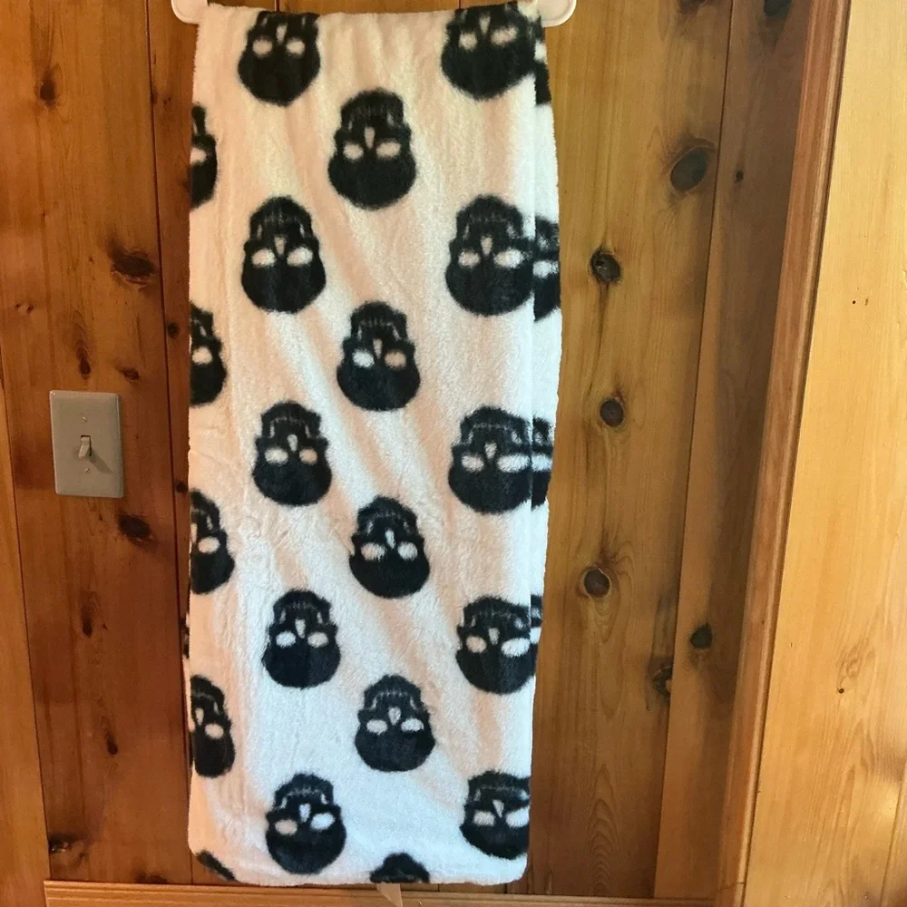 RACHEL ZOE 50” x 70” Koda Faux Fur Skulls Halloween Throw
